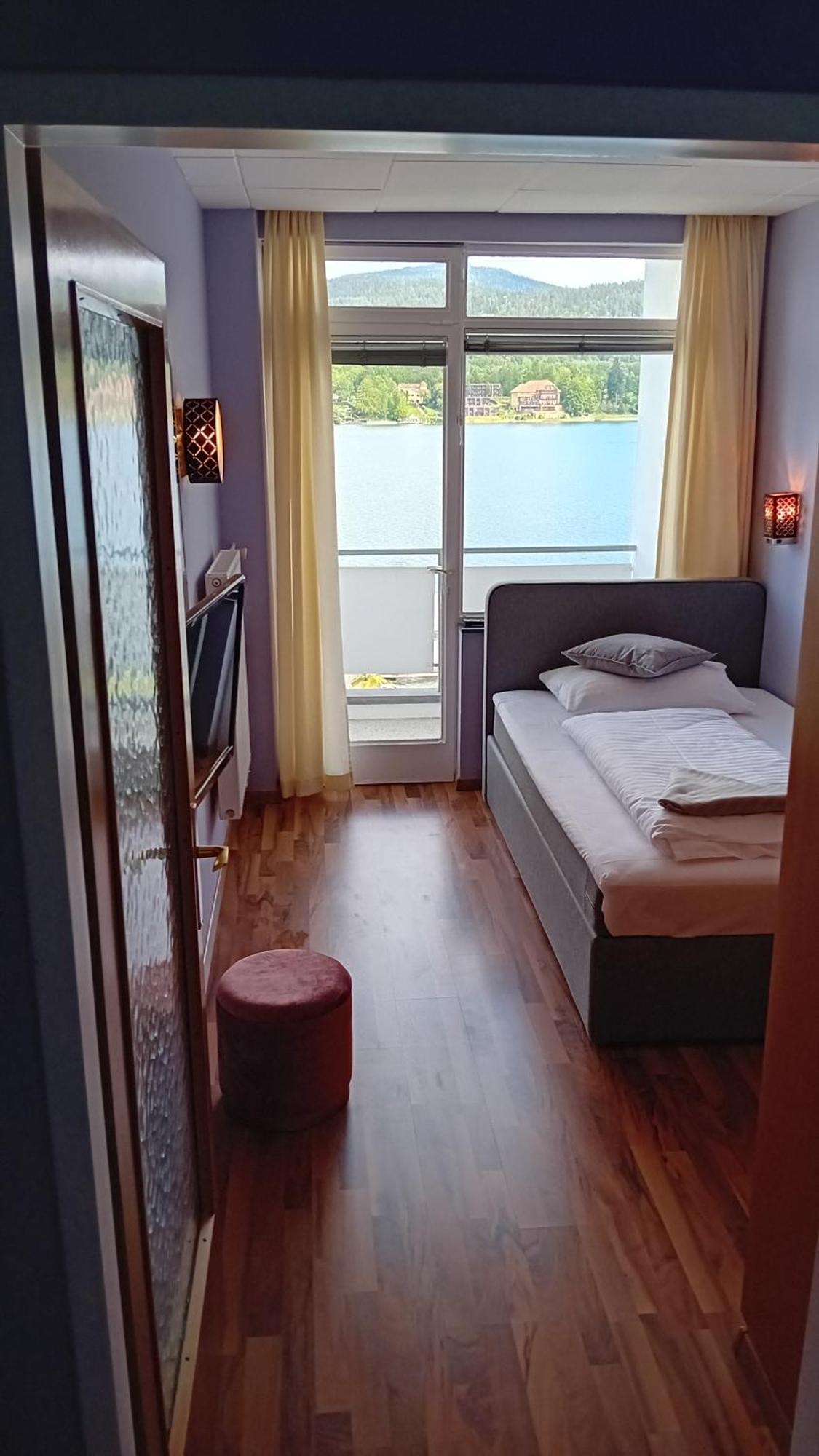 Tennis & Yacht Hotel Velden เวลเดน อัม เวิร์ทเทอร์ซี ภายนอก รูปภาพ