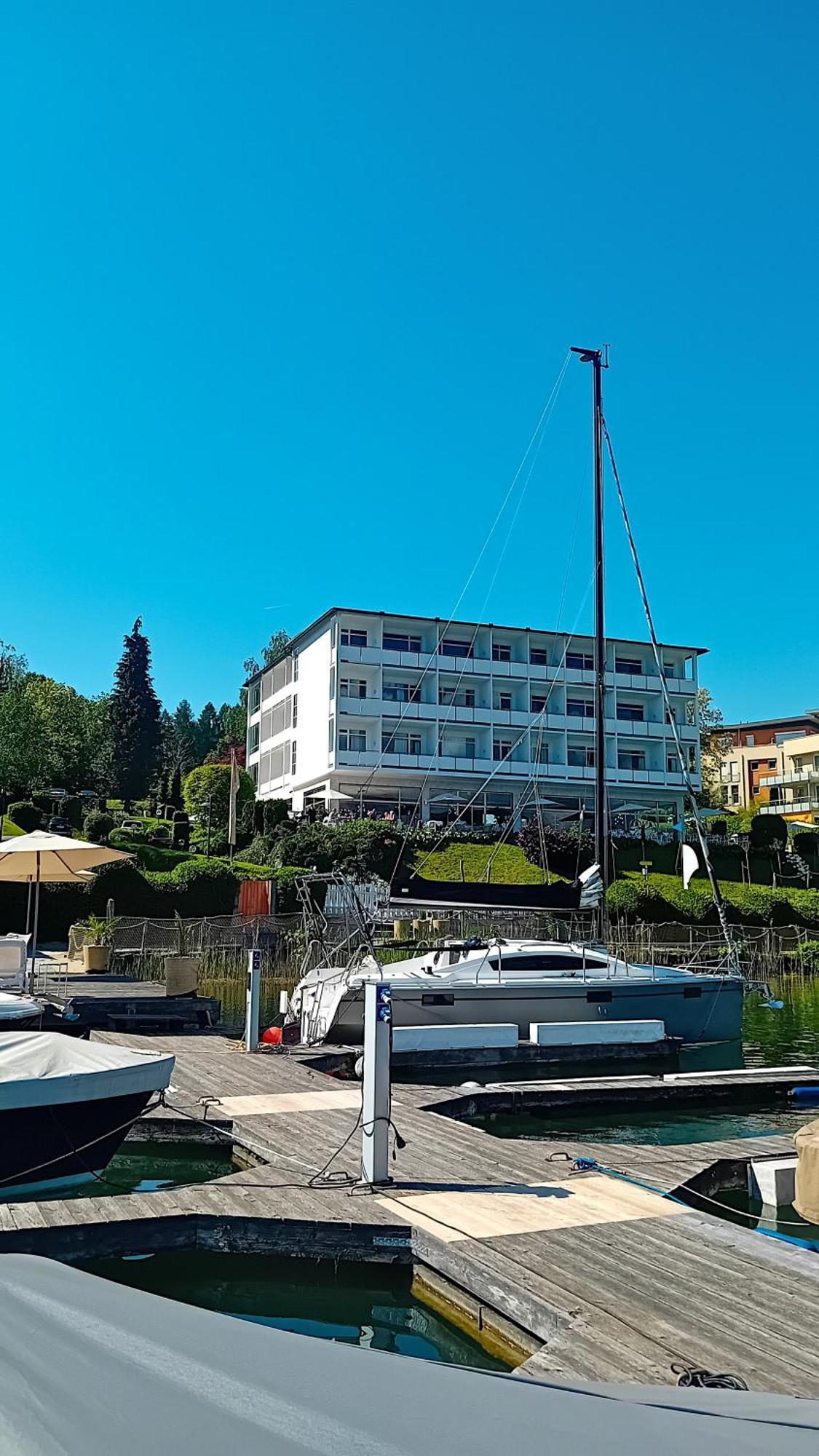 Tennis & Yacht Hotel Velden เวลเดน อัม เวิร์ทเทอร์ซี ภายนอก รูปภาพ